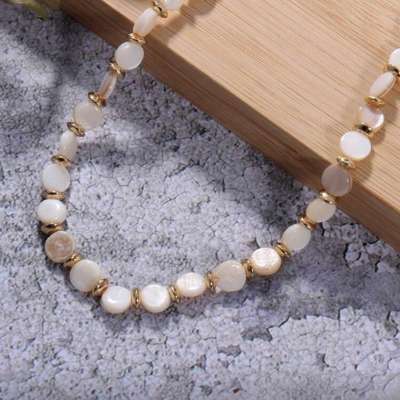 White tones mother of pearl beaded necklace; nwot - Picture 5 of 6